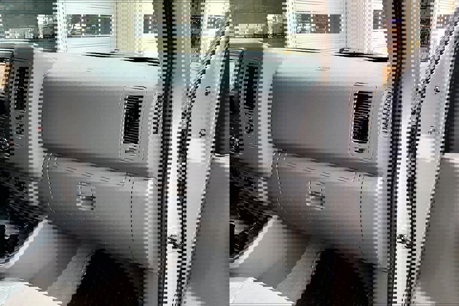 Used 2019 Nissan NV 3500 SV w/ Navigation Package image 16