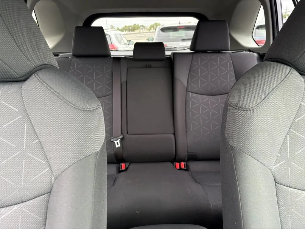 Used 2019 Toyota RAV4 XLE w/ Convenience Package AWD/4WD image 18