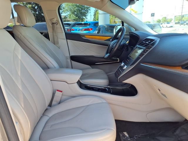 Used 2017 Lincoln MKC Select w/ Select Plus Package FWD image 25