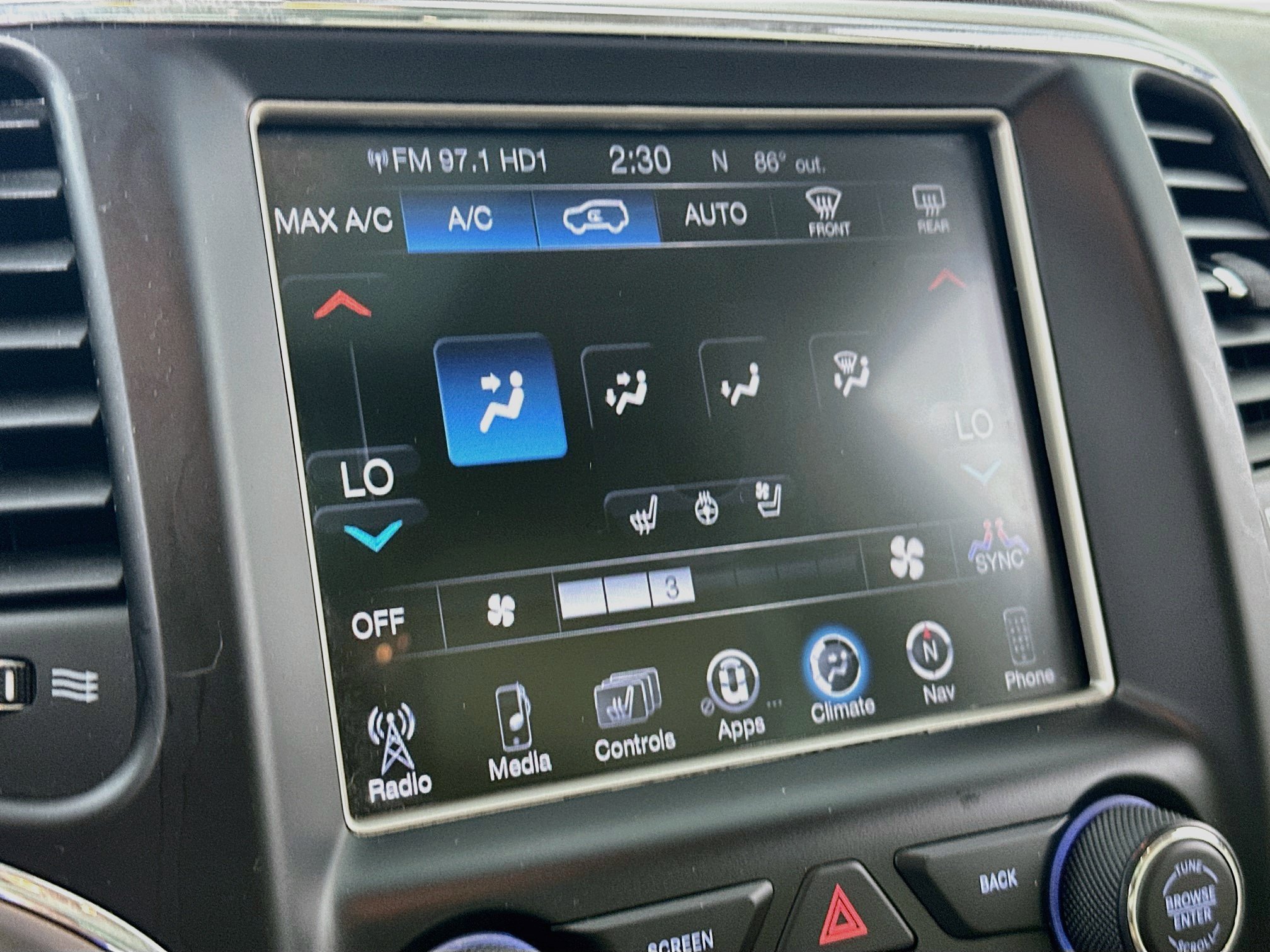 Used 2017 Jeep Grand Cherokee Overland AWD/4WD image 16