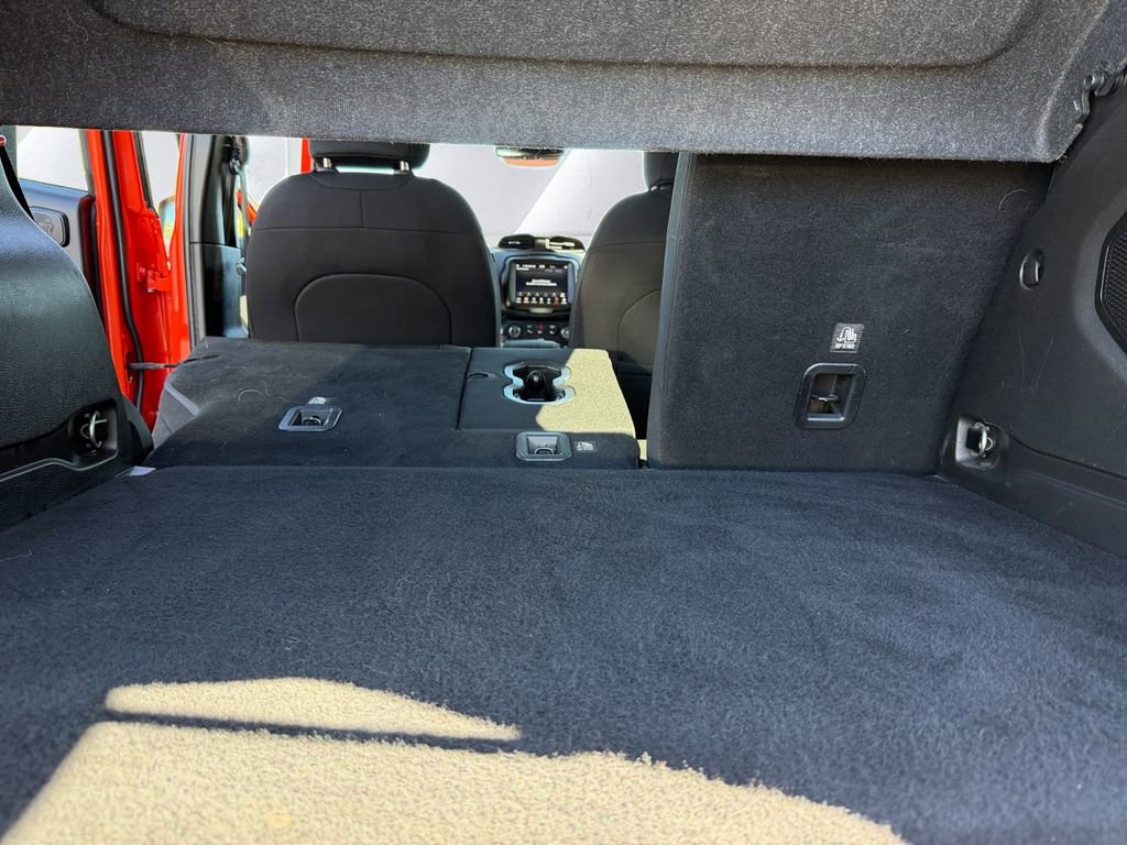 Certified 2021 Jeep Renegade Latitude w/ Sun & Sound Group AWD/4WD image 13