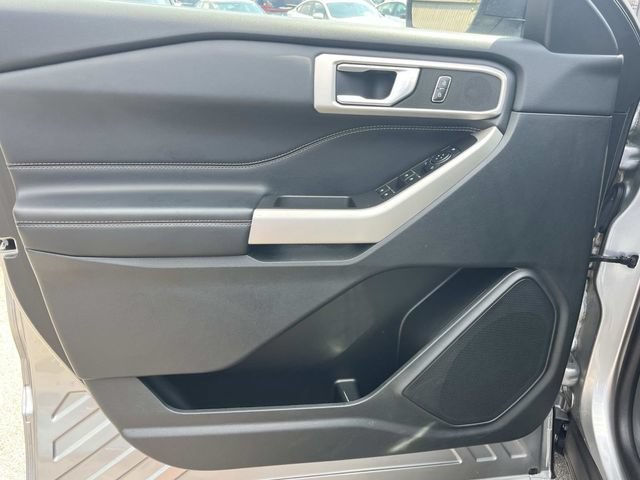 Used 2023 Ford Explorer XLT w/ Equipment Group 202A AWD/4WD image 31