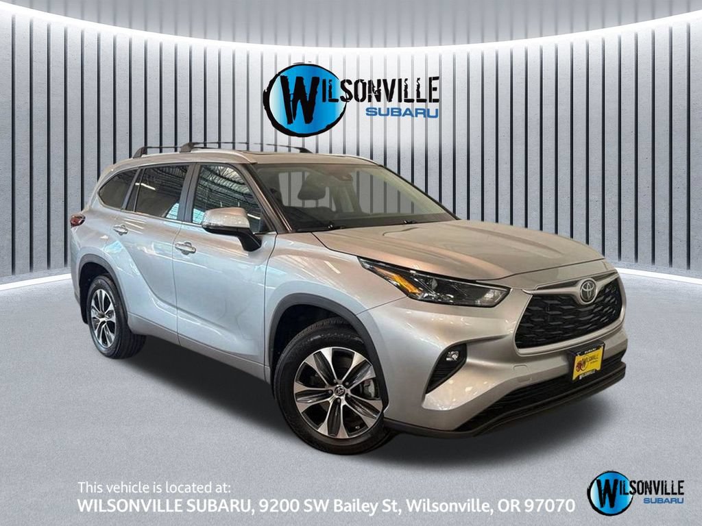 Used 2023 Toyota Highlander XLE