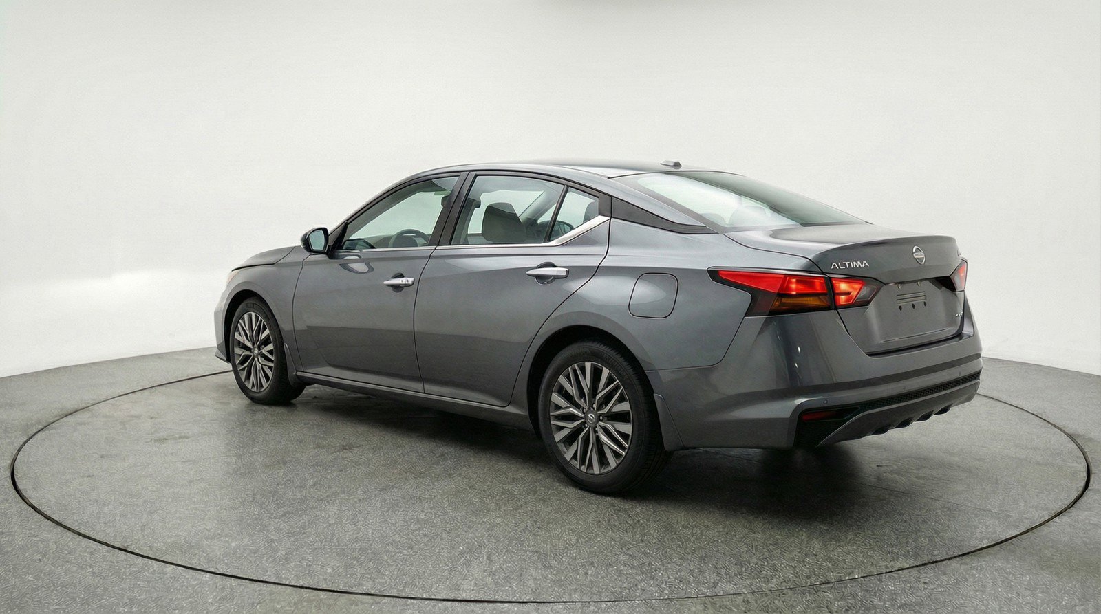 Used 2025 Nissan Altima 2.5 SV FWD image 6