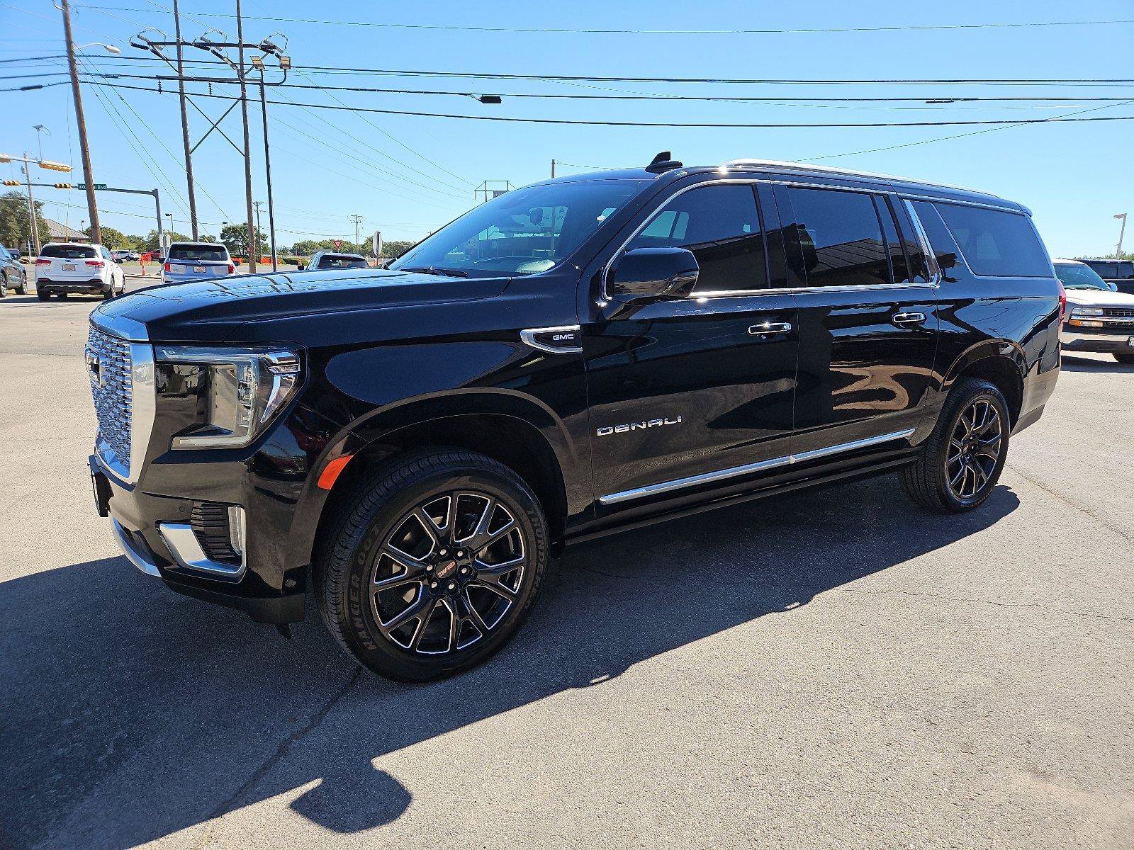 Used 2024 GMC Yukon XL Denali w/ Denali Reserve Package AWD/4WD image 2