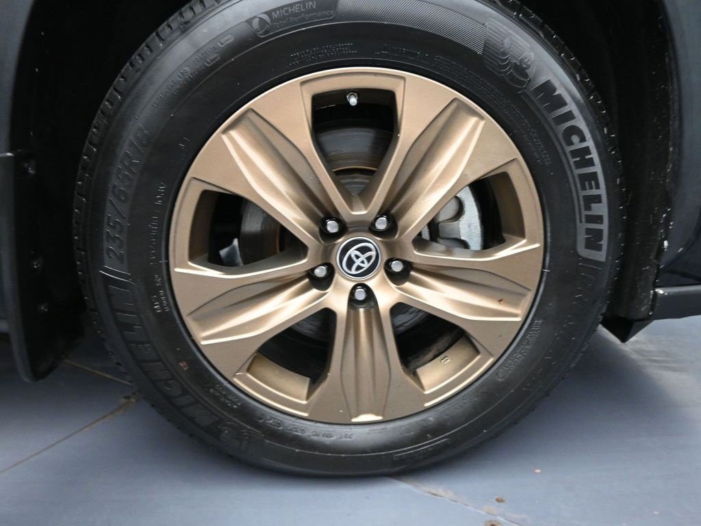 Used 2023 Toyota Highlander Bronze Edition image 29