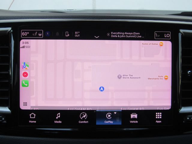 Used 2024 Chrysler Pacifica Touring-L FWD image 9