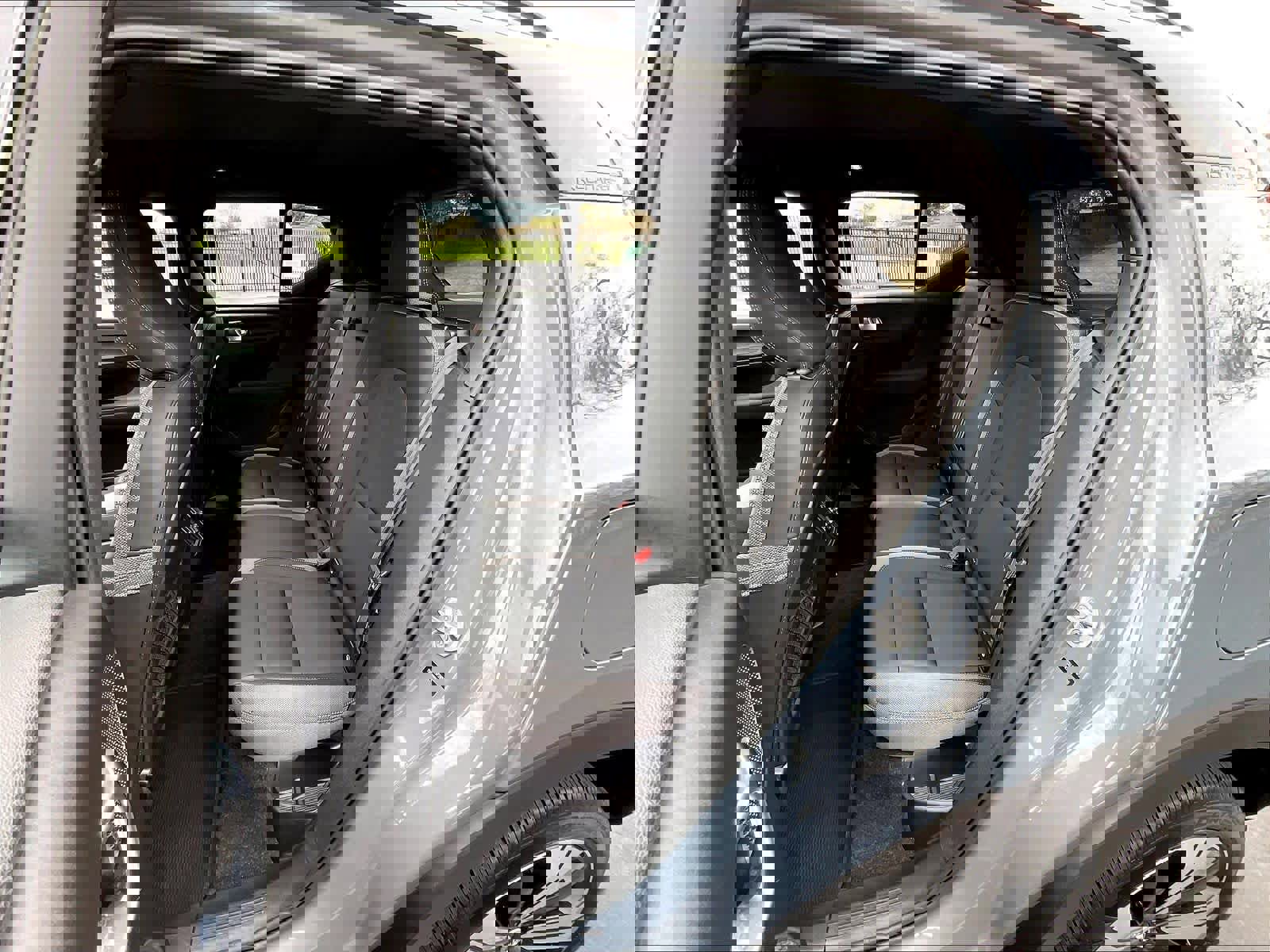 Used 2023 Volvo XC40 Recharge Plus image 29