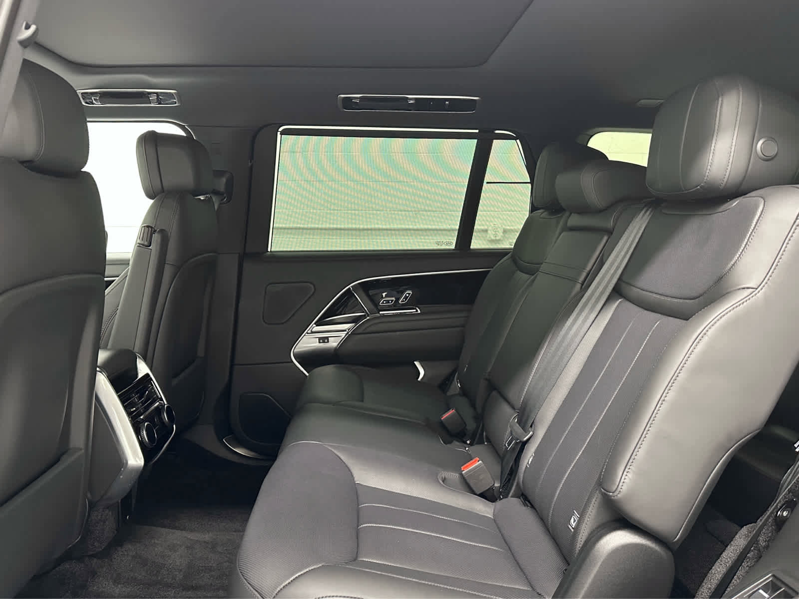 Used 2025 Land Rover Range Rover Long Wheelbase SE image 14