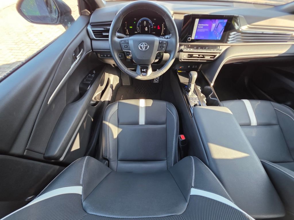 Used 2025 Toyota Camry SE w/ Convenience Package FWD image 6
