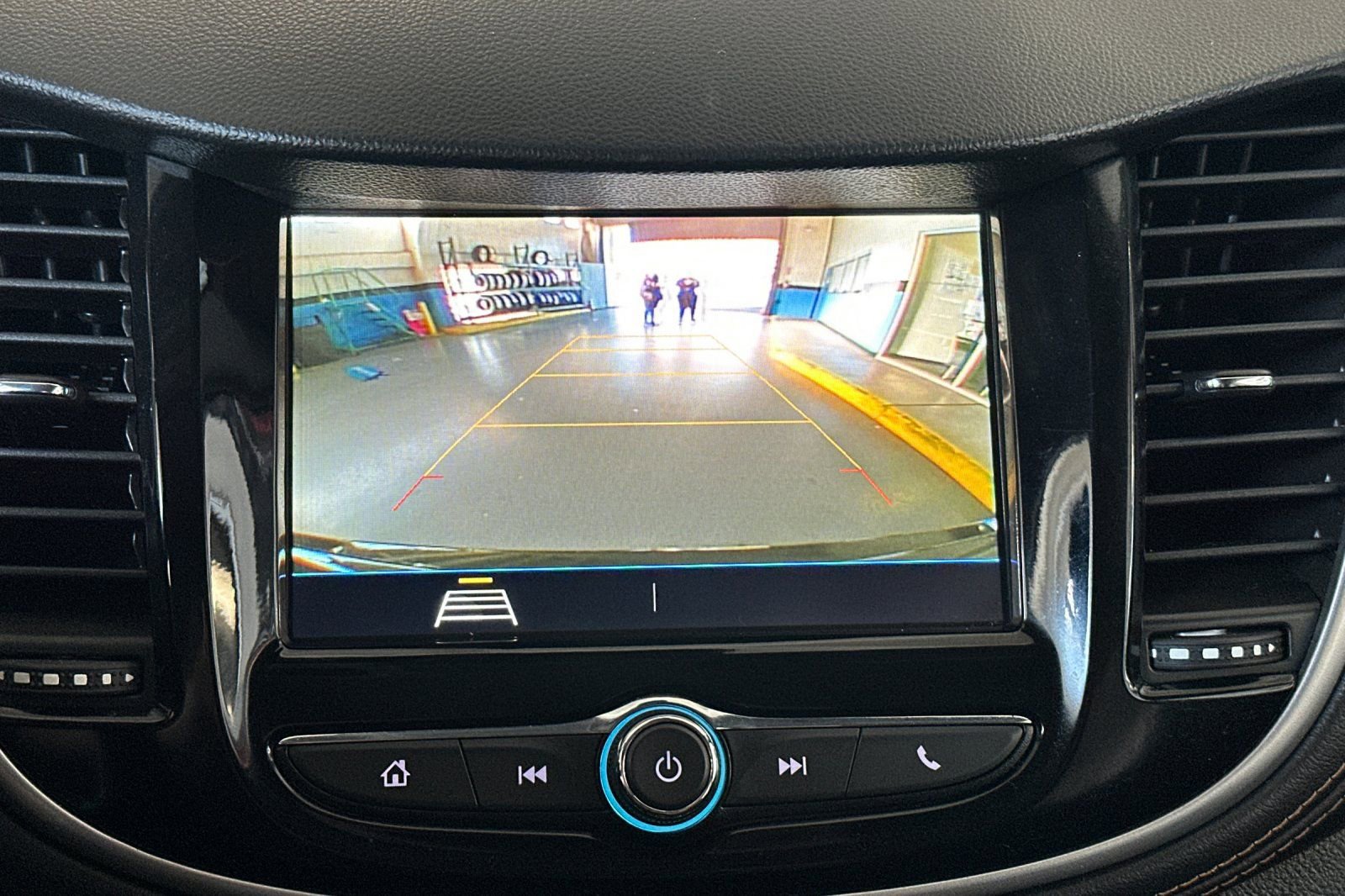 Used 2019 Chevrolet Trax LT w/ LT Convenience Package image 21