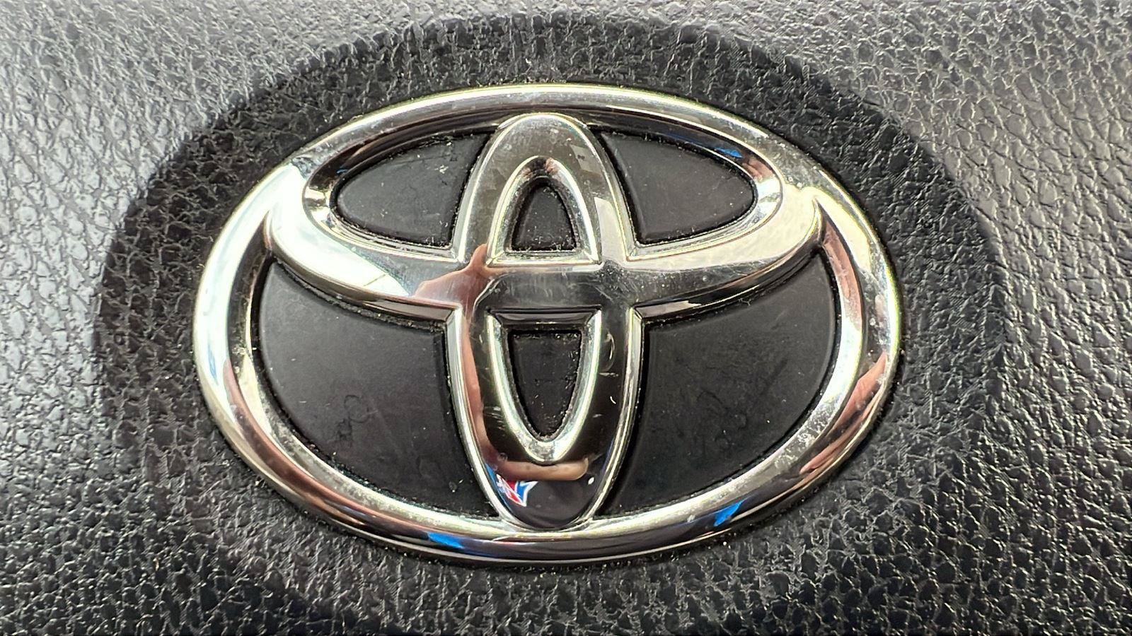 Used 2020 Toyota Sienna XLE w/ XLE Navigation Package FWD image 34