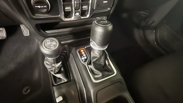 Used 2023 Jeep Wrangler Unlimited w/ Cold Weather Group AWD/4WD image 19