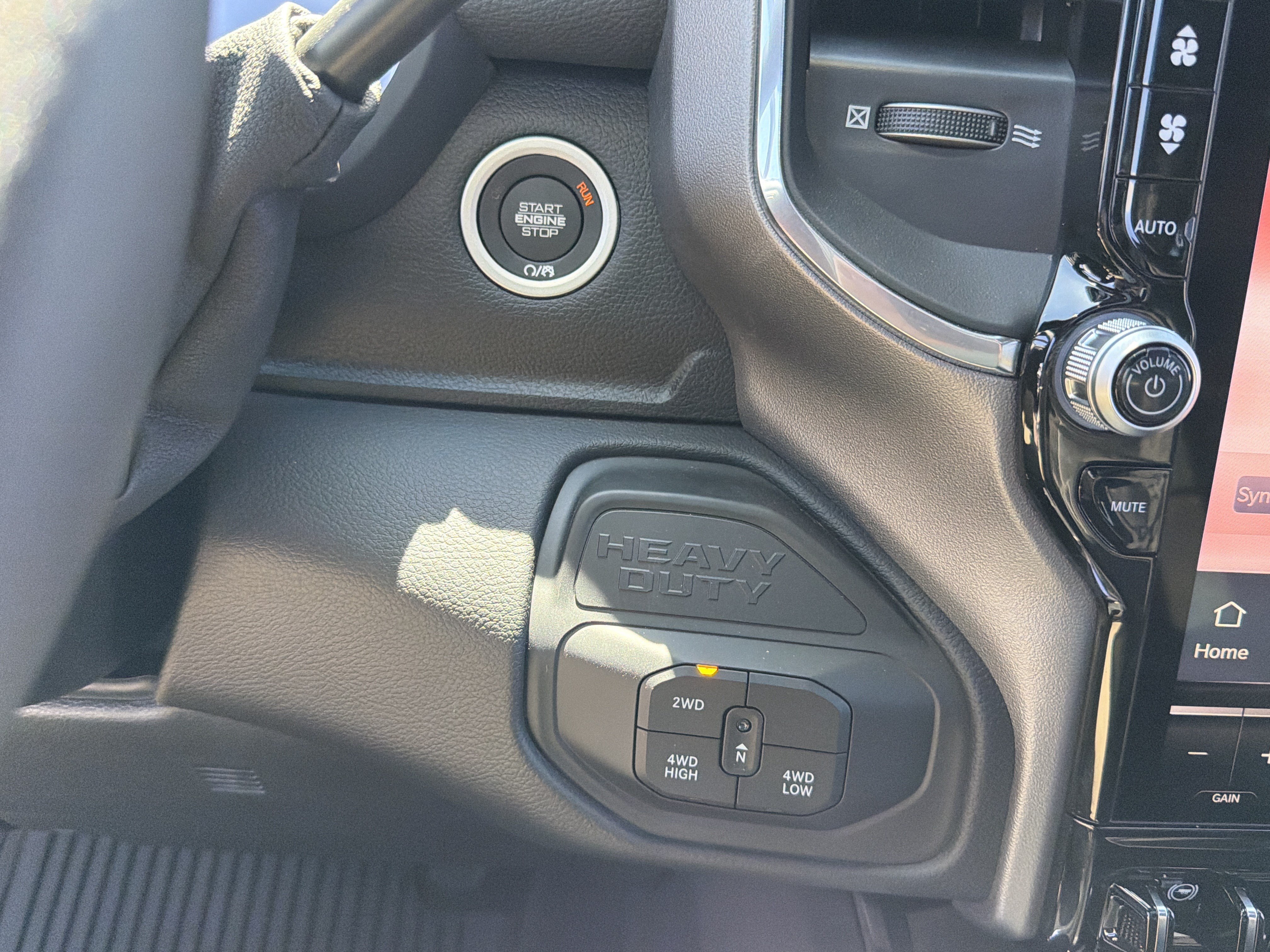 New 2026 RAM 3500 Laramie AWD/4WD image 21