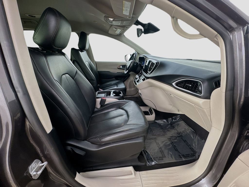 Used 2019 Chrysler Pacifica Touring-L w/ Advanced Safetytec Group FWD image 35