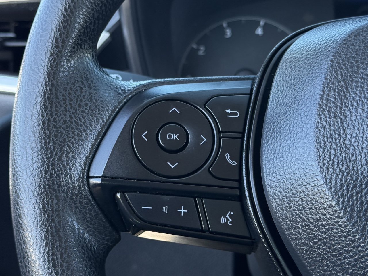 Used 2025 Toyota Corolla LE FWD image 13
