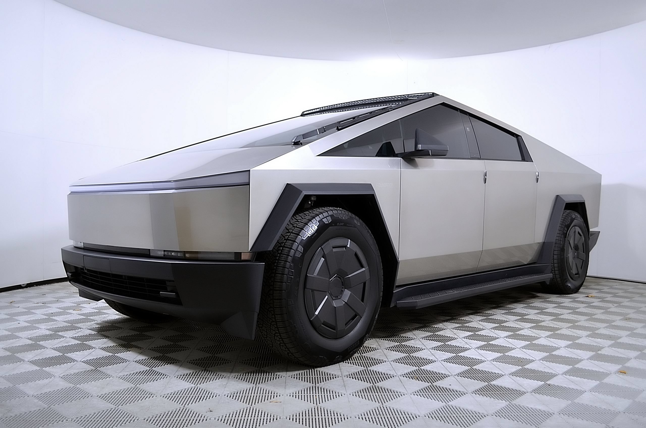 Used 2024 Tesla Cybertruck Cyberbeast AWD/4WD image 2