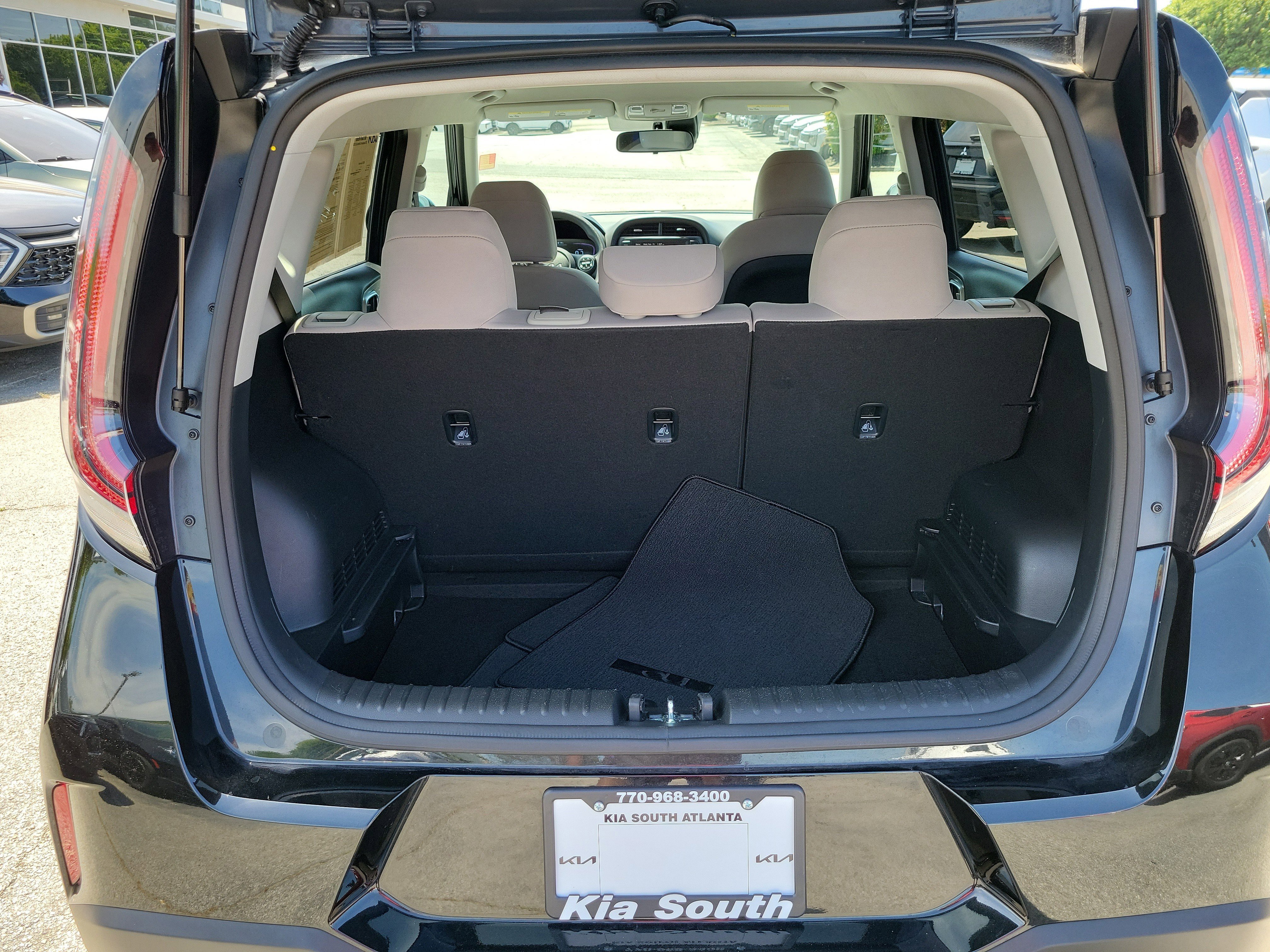 Used 2025 Kia Soul LX FWD image 9