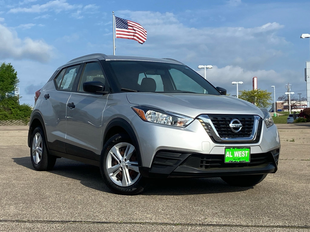 Used 2019 Nissan Kicks S image 2