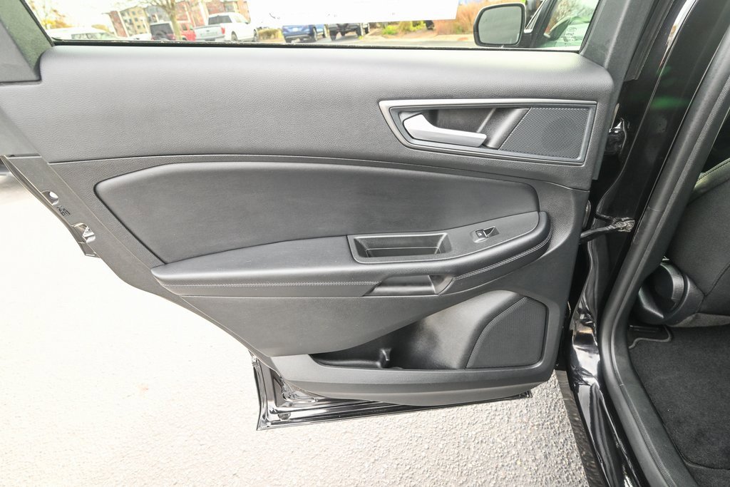 New 2024 Ford Edge SE w/ Black Appearance Package image 19