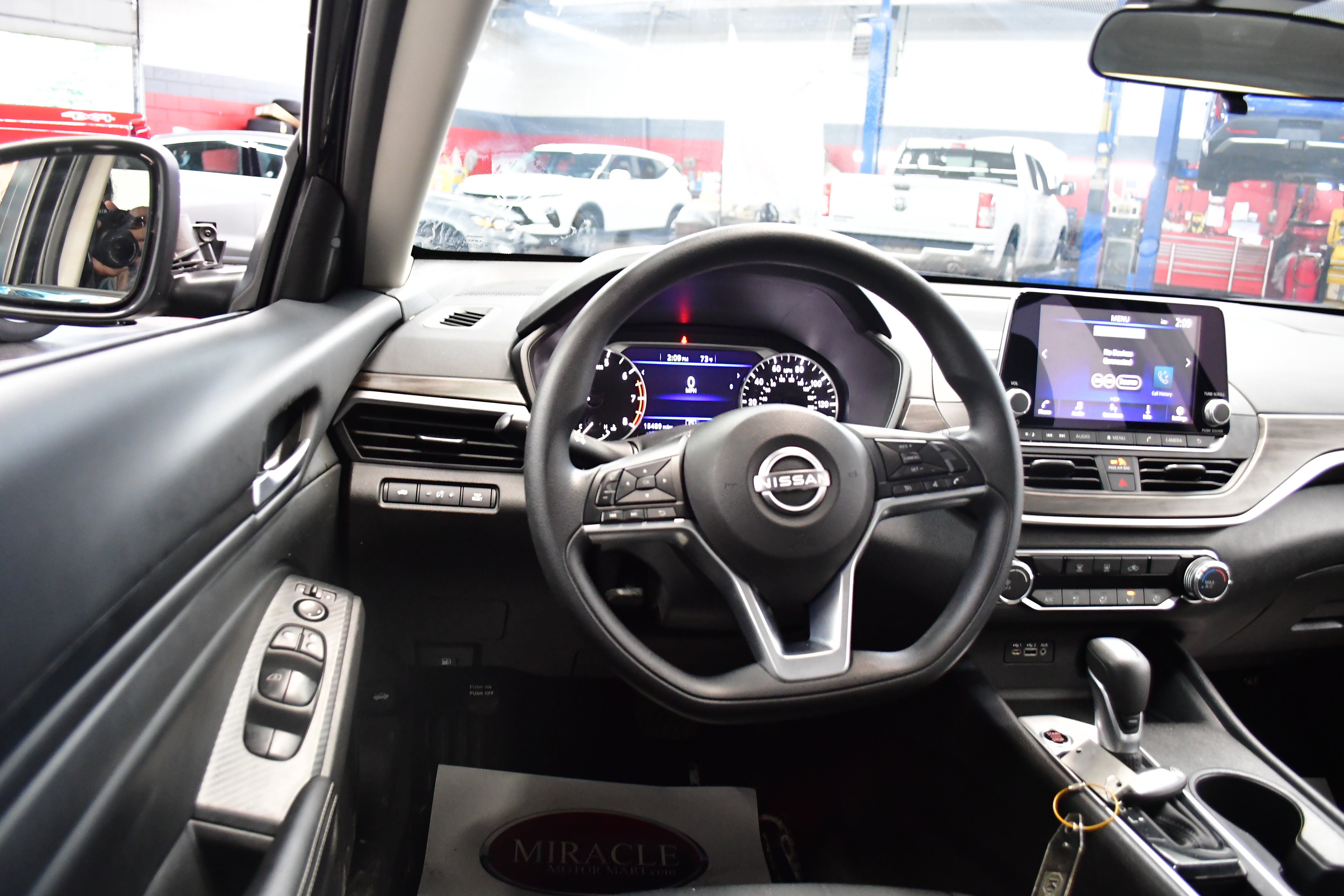 Used 2025 Nissan Altima 2.5 SV FWD image 8
