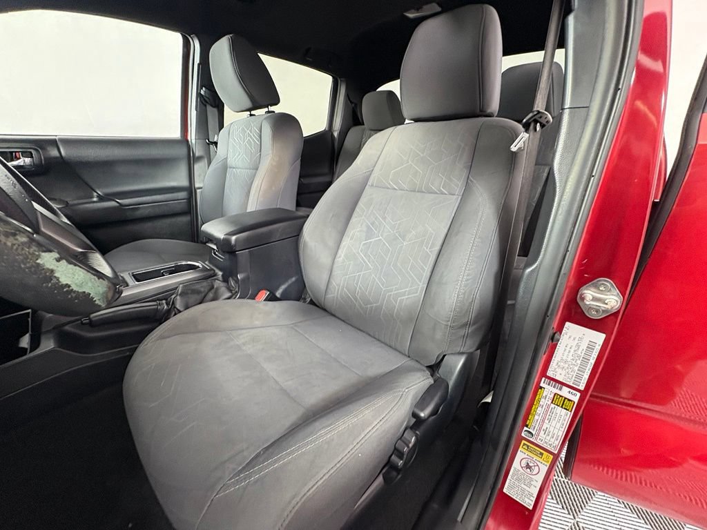 Used 2017 Toyota Tacoma TRD Off-Road w/ Premium & Technology Package AWD/4WD image 16