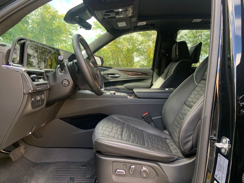 Used 2024 Cadillac Escalade Sport Platinum w/ LPO, ONYX Package image 14