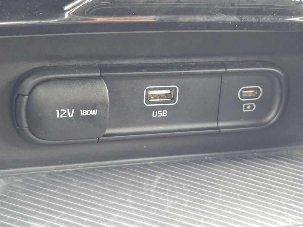 Used 2025 Kia Sportage LX FWD image 6