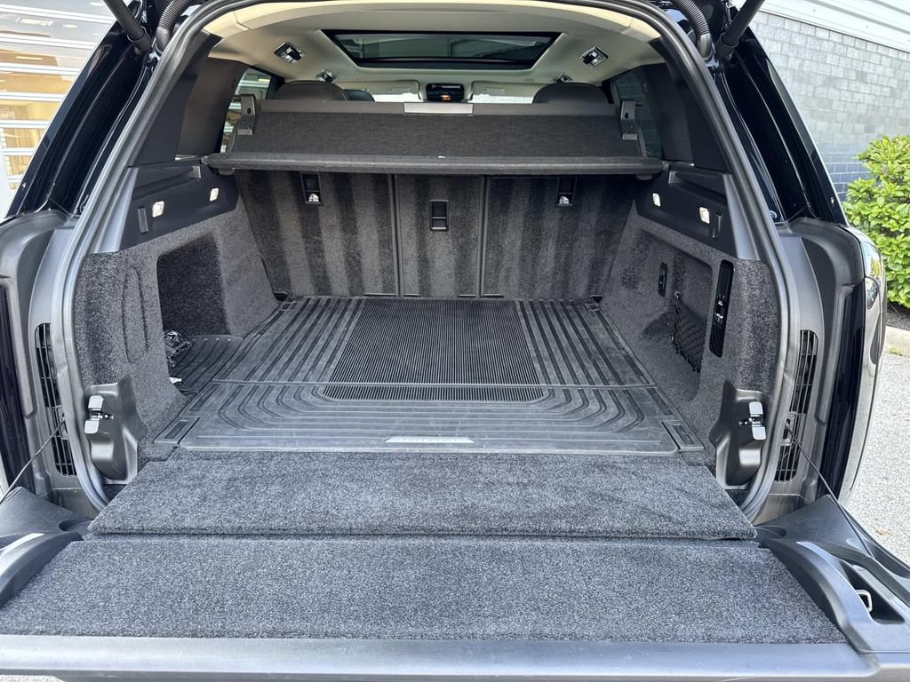 Certified 2025 Land Rover Range Rover SE AWD/4WD image 6