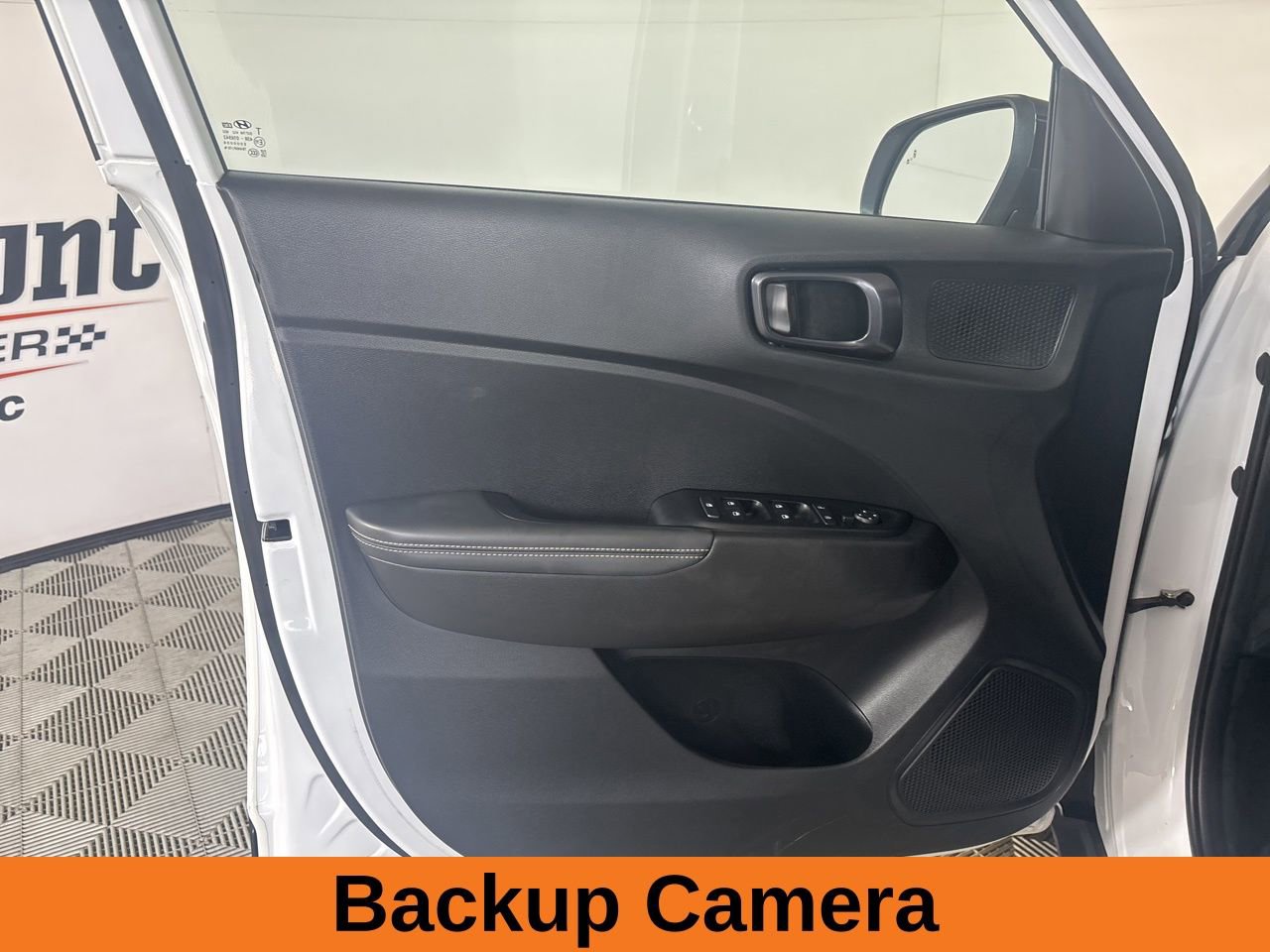 Used 2025 Hyundai Venue Limited image 8