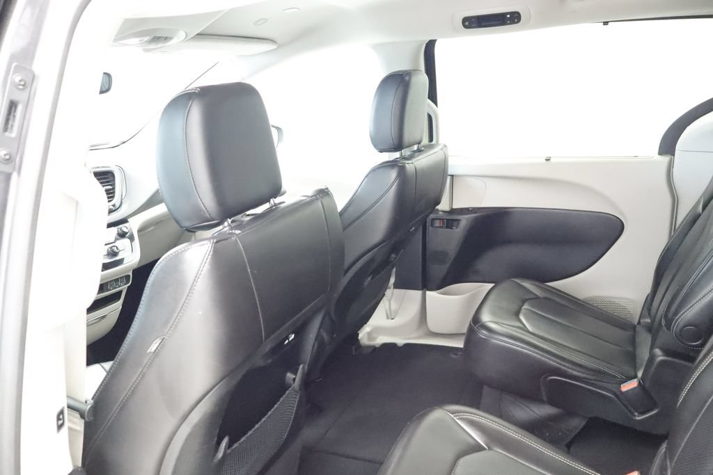 Certified 2023 Chrysler Pacifica Touring-L FWD image 20
