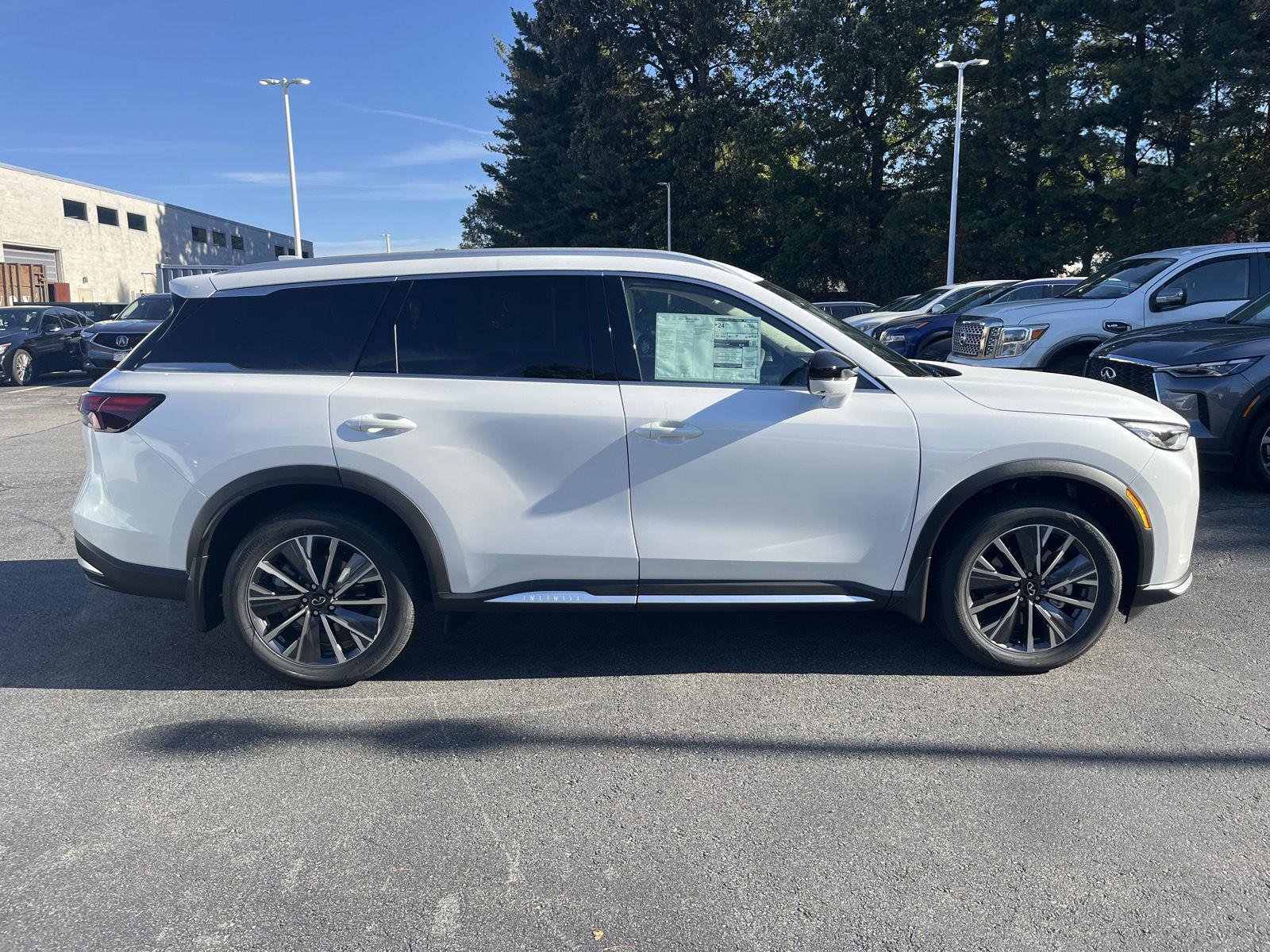 New 2026 INFINITI QX60 Luxe w/ Cargo Package image 2