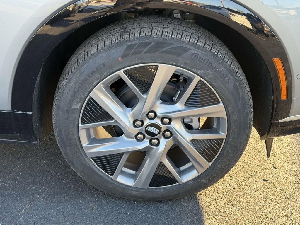 New 2026 Cadillac Optiq Luxury 1 RWD image 7