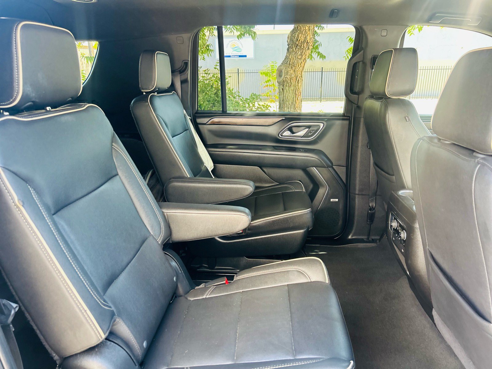 Used 2023 Chevrolet Suburban Premier AWD/4WD image 33