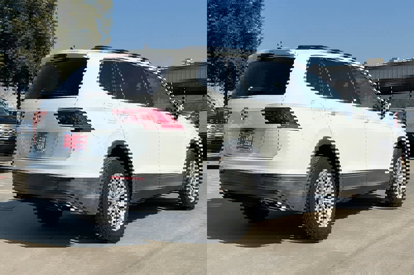 Used 2019 Volkswagen Tiguan SE image 3