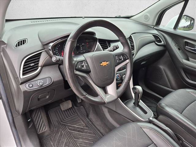 Used 2017 Chevrolet Trax LT w/ LT Convenience Package FWD image 16