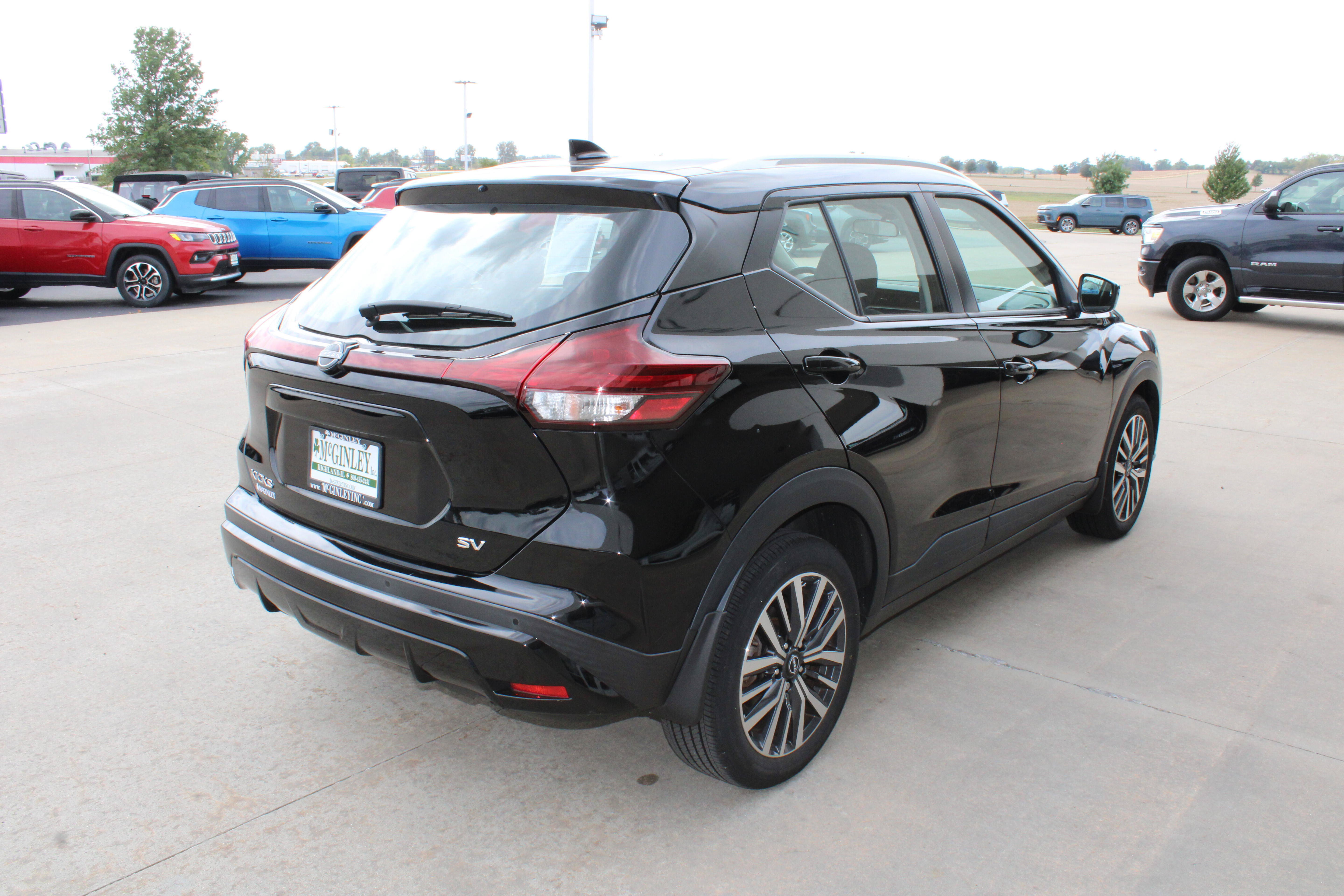 Used 2023 Nissan Kicks SV FWD image 7