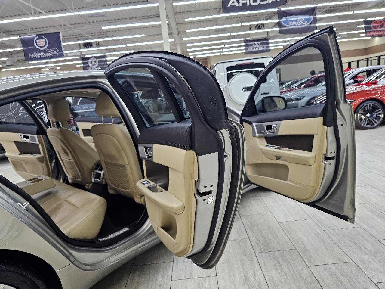 Used 2013 Jaguar XF image 14