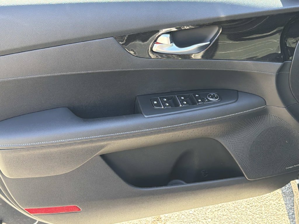 Used 2024 Kia Forte GT-Line w/ GT-Line Premium Package FWD image 11