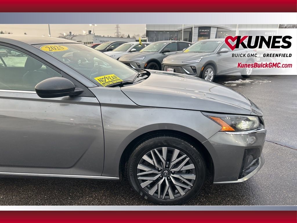 Used 2025 Nissan Altima 2.5 SV image 15