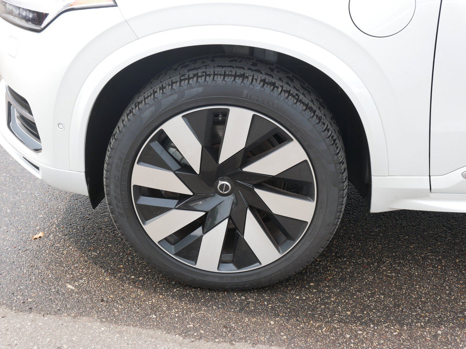 Certified 2025 Volvo XC90 T8 Plus w/ Protection Package Premier AWD/4WD image 9