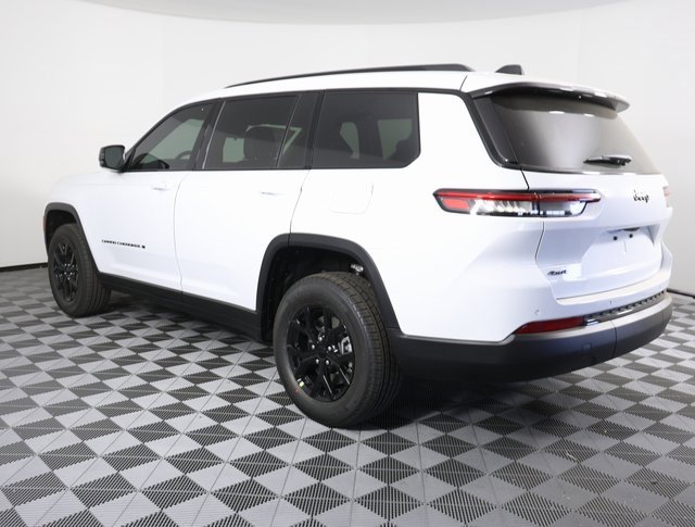 Used 2025 Jeep Grand Cherokee L Altitude image 5