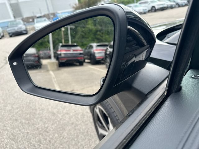 Certified 2025 Volkswagen Tiguan SE AWD/4WD image 15