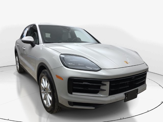 Used 2024 Porsche Cayenne AWD/4WD image 3