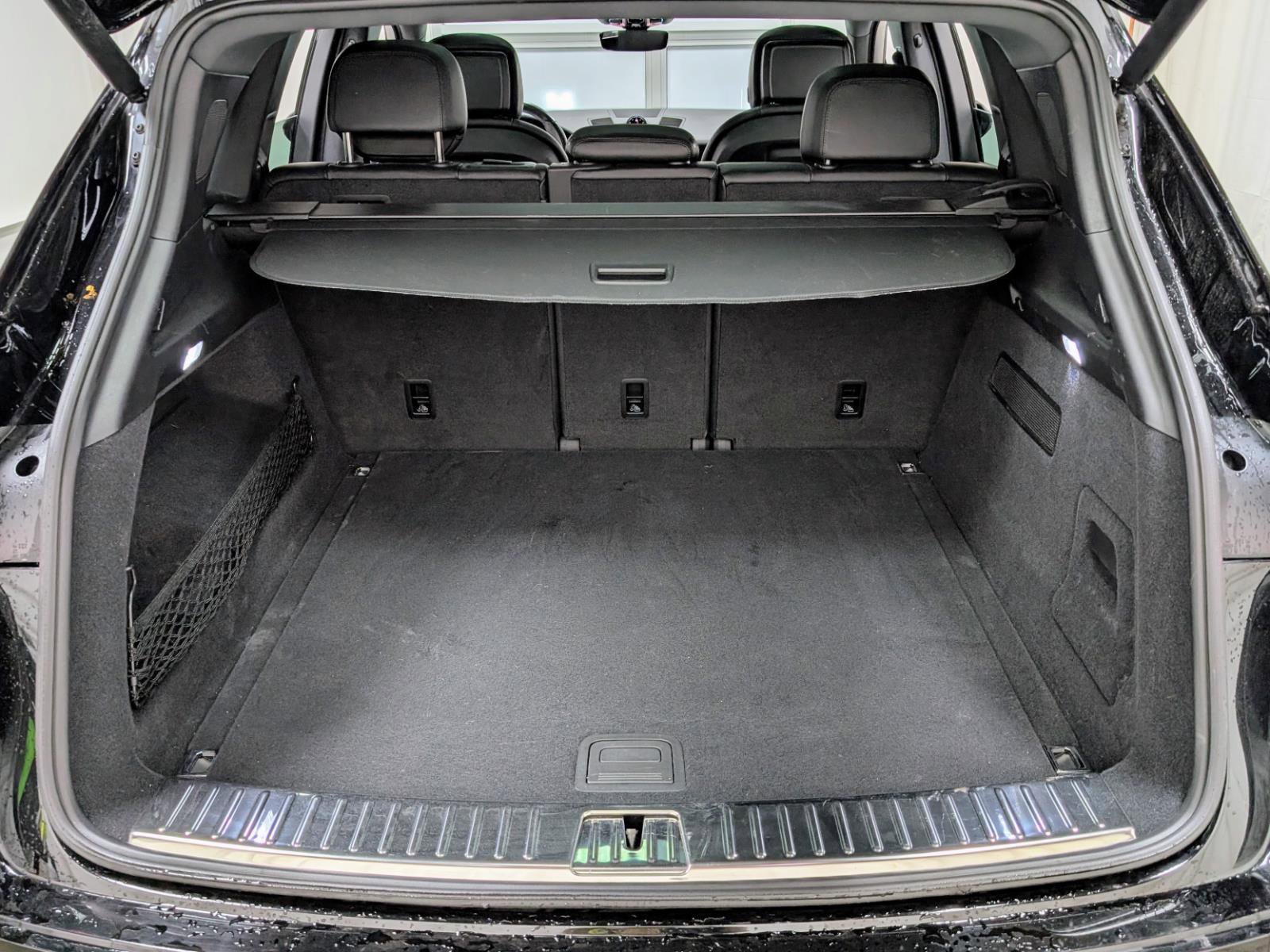 Used 2022 Porsche Cayenne Platinum Edition w/ Premium Package image 19