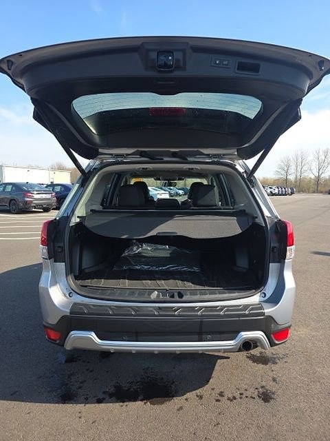Used 2022 Subaru Forester Touring image 6