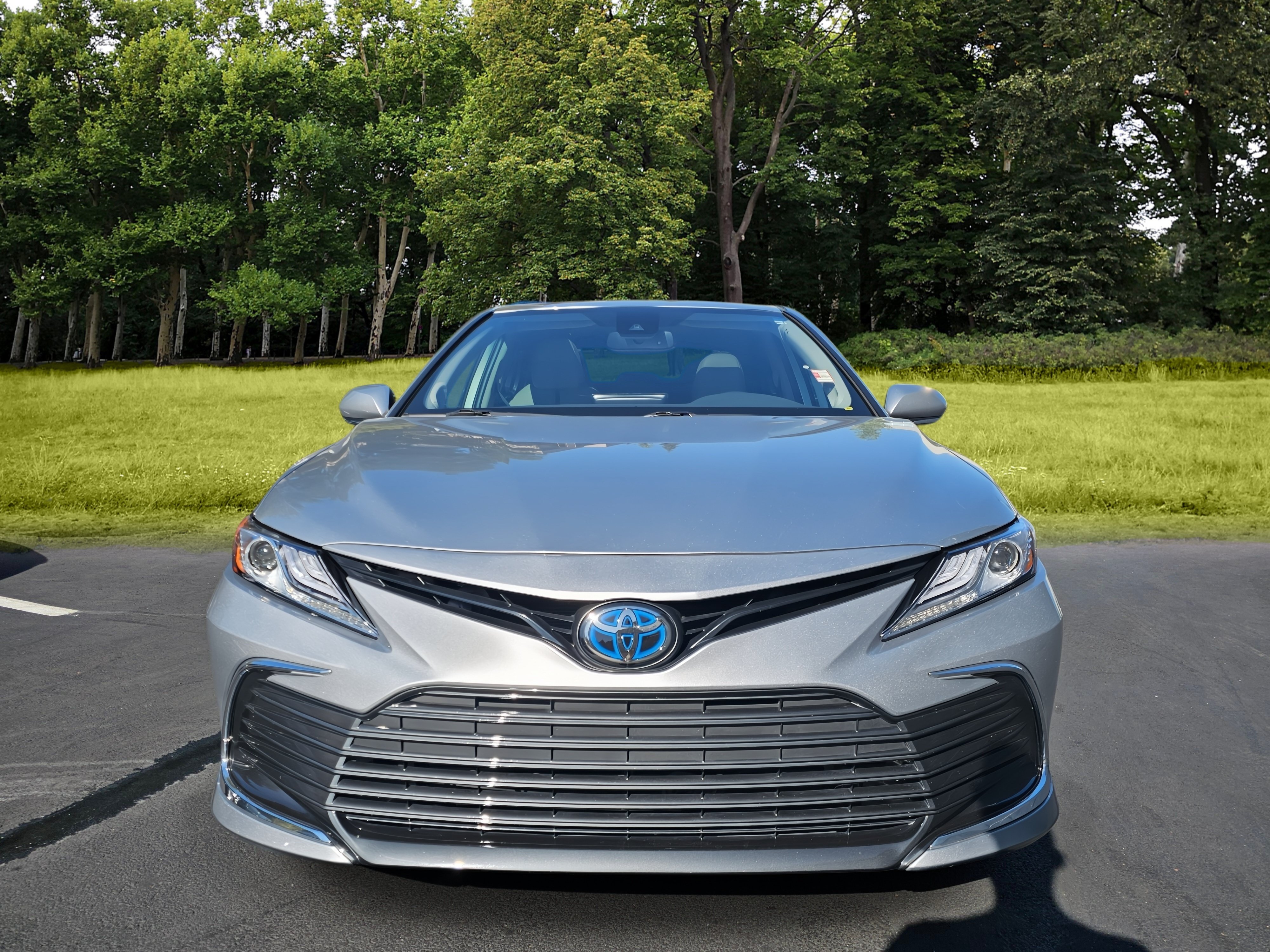 Used 2023 Toyota Camry XLE w/ Navigation Package FWD image 2