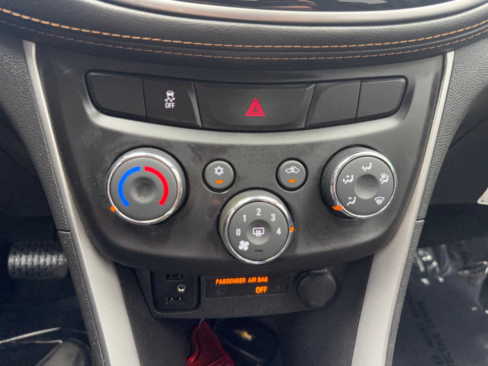 Used 2019 Chevrolet Trax LT w/ LT Convenience Package FWD image 18
