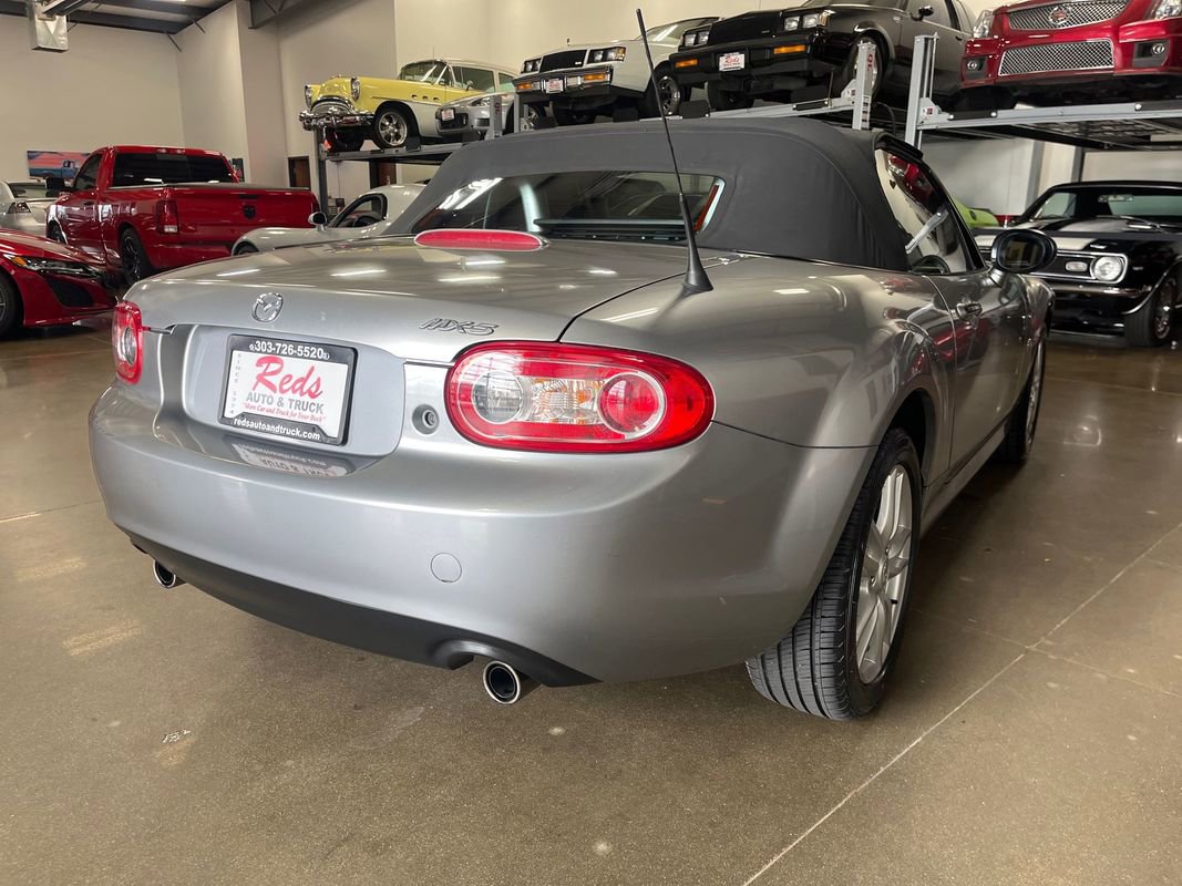 Used 2011 MAZDA MX-5 Miata Sport image 39