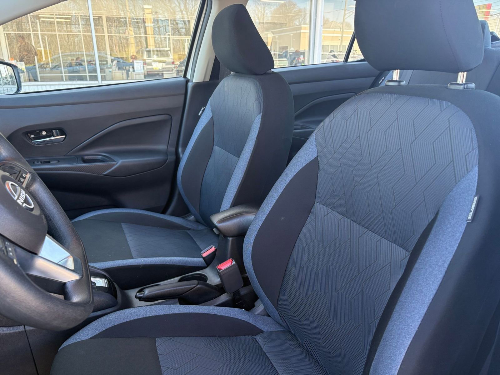 Used 2025 Nissan Versa SV image 34